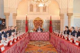 Image du Maroc Professionnelle de  Sa Majesté Le Roi Mohammed VI préside un Conseil des ministres consacré à l’approbation de plusieurs textes de loi et de conventions internationales au Palais royal de Rabat, jeudi 19 avril 2018. (Photo/ SPPR) via Jalilbounhar.com 